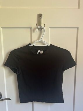 Black H&M Divided Cropped Tee